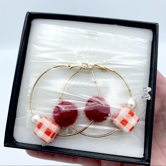 NEW Dynamic Fashion Red Checker Cube Faux Pearl Pompom Gold Tone Hoop Earrings - Picture 3 of 7